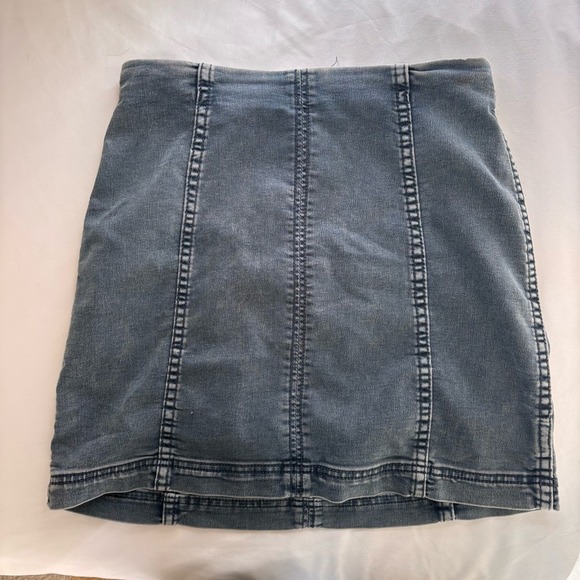 Free People Stretch Denim mini Skirt Medium Wash Size 6 Festival Boho Girly - Picture 2 of 6